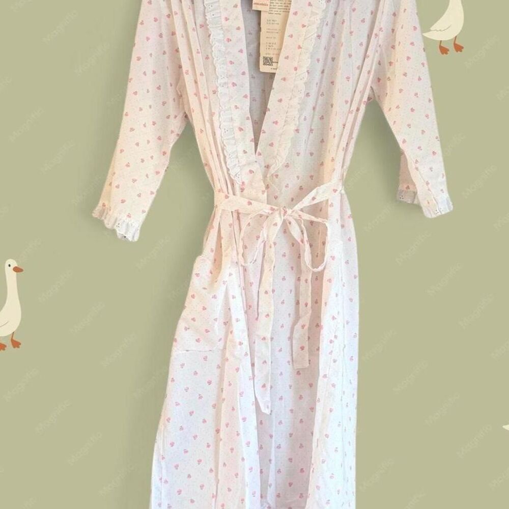 NWT Vintage 90's cottagecore Eyelet Trimmed Floral Housecoat Robe Size Medium